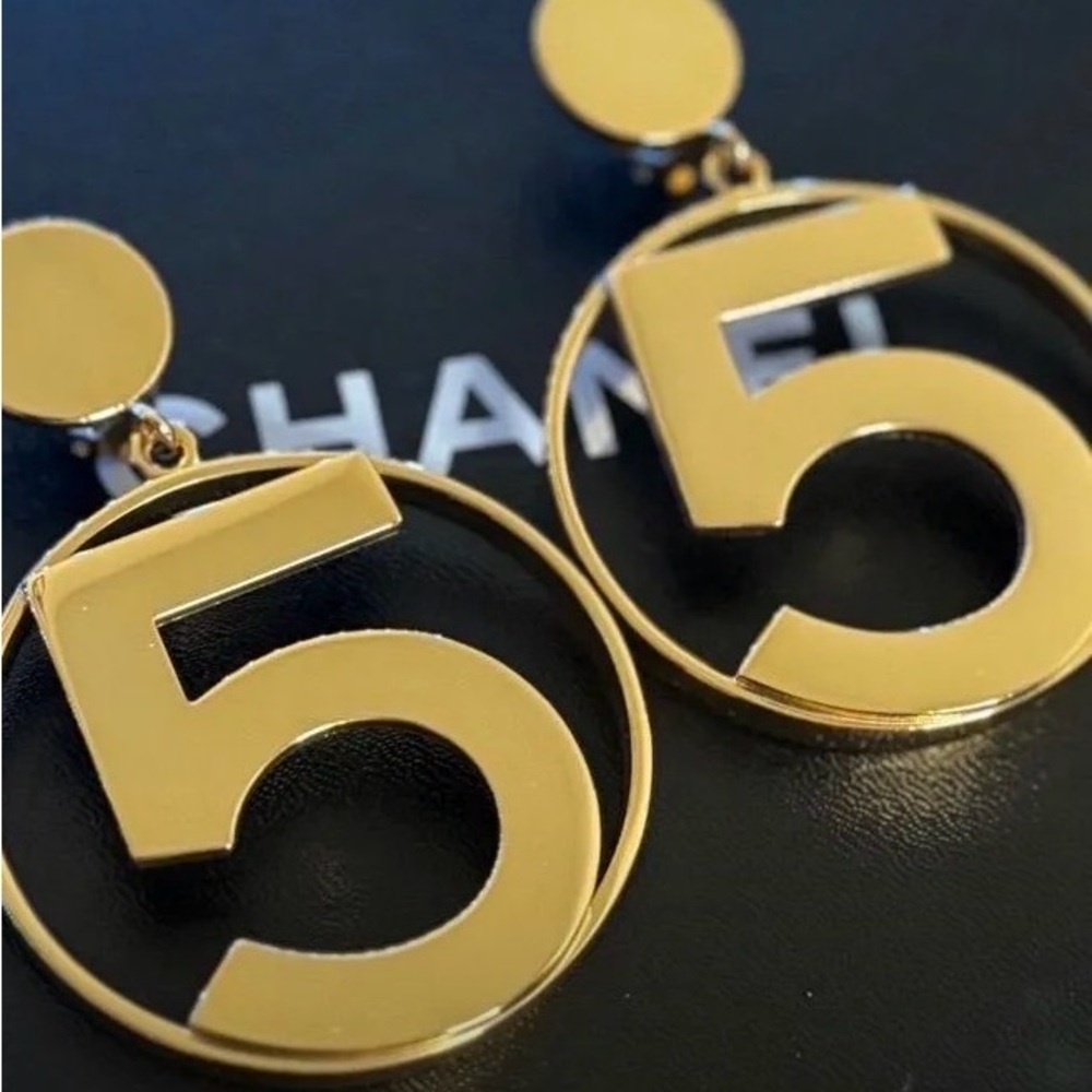 Chanel earrings runway - Picture 3 of 7